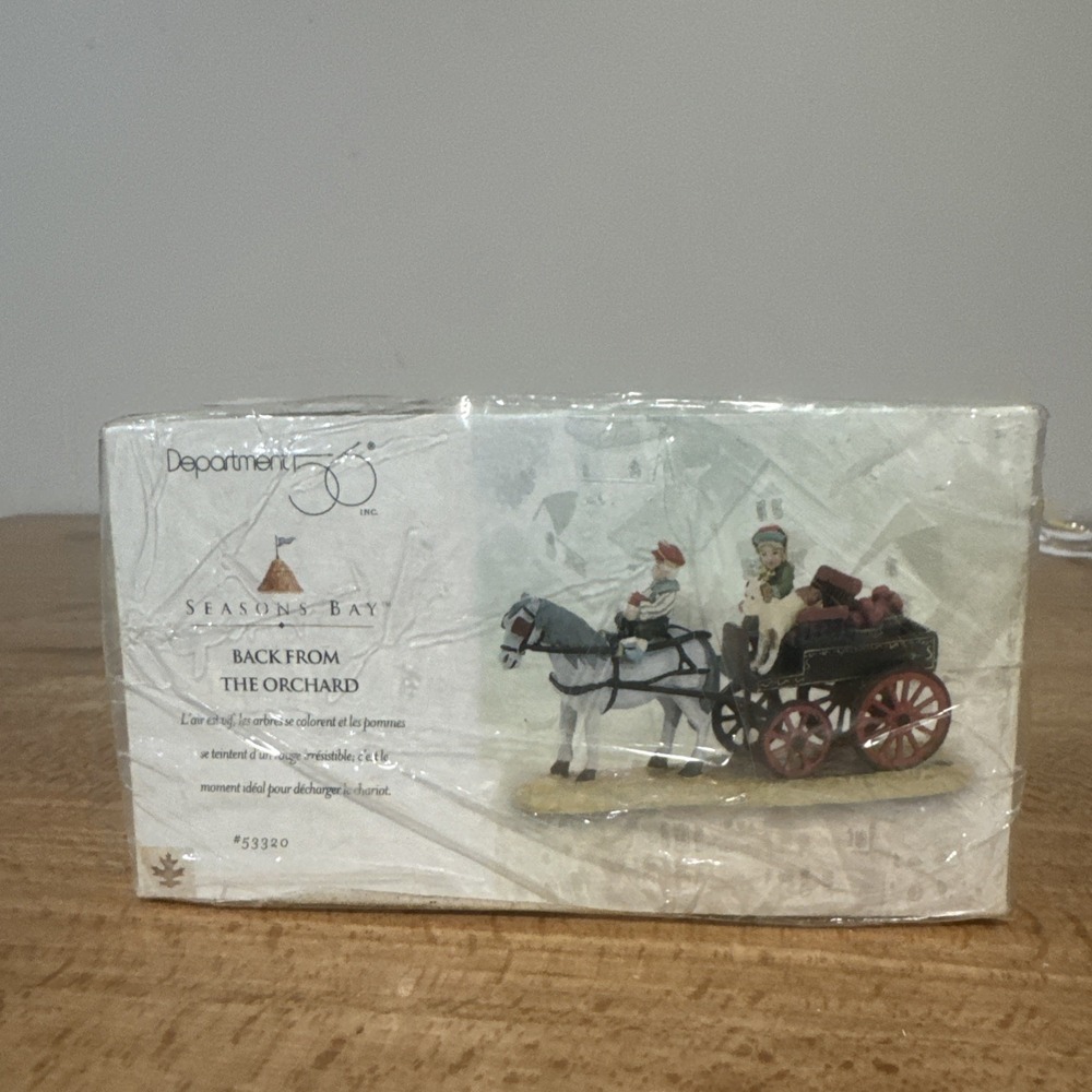 Dept. 56 Seasons Bay Back from the Orchard #56.53320 Family in Cart NEW BOX
